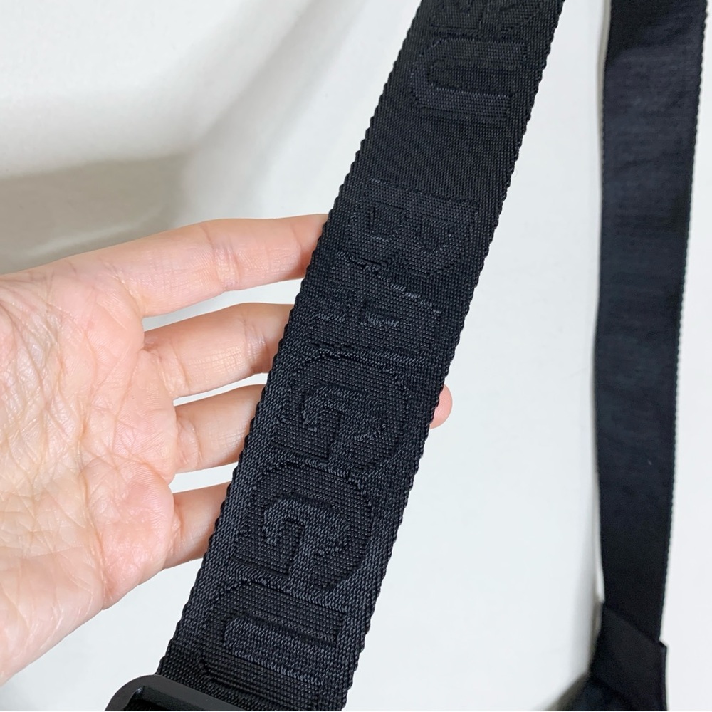 NEW BAGGU x Gudetama Medium Nylon Crescent Bag Embroidered Black Crossbody - Picture 7 of 12